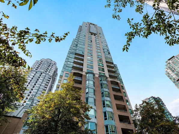 1238 Melville St #1702, Vancouver, BC V6E 4N2