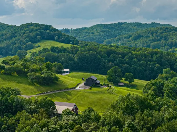 148 Bobbinshop Road, Chelsea, VT 05038