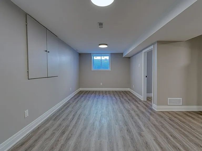 795 Aylmer Cres #2 — Photo 16