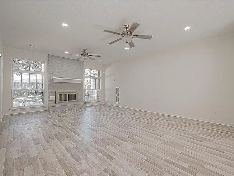 1015 Sugar Lakes Dr — Photo 9