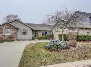 2401 High Meadow Ln, Champaign, IL