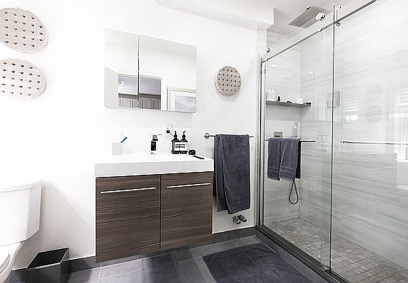 5th image of 380 Bleecker St #3