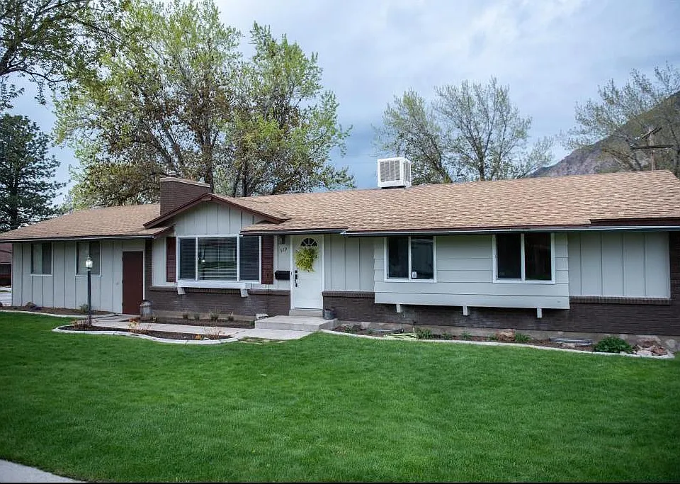 579 Shamrock Dr