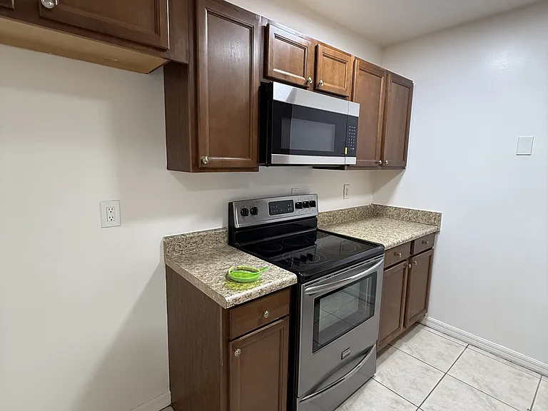 2912 NW 55th Ave #1D — Photo 8