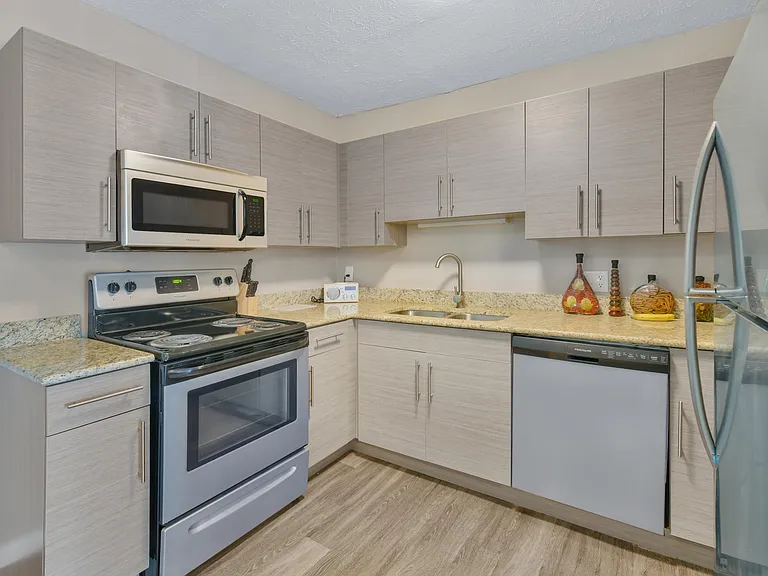 Heritage Hill Estates Apartments — Photo 1