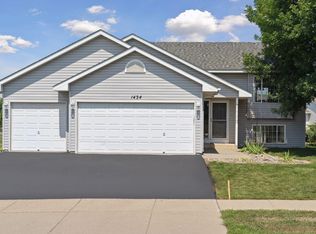 1434 Sparrow Rd, Waconia, MN 55387