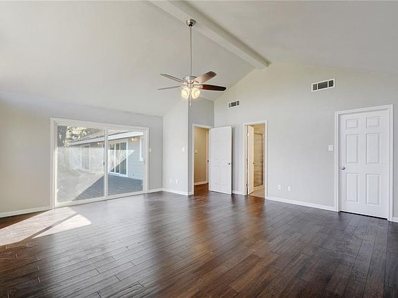 3rd image of 18 Country Ln