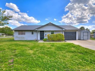 3894 W Country Rd, Skiatook, OK 74070