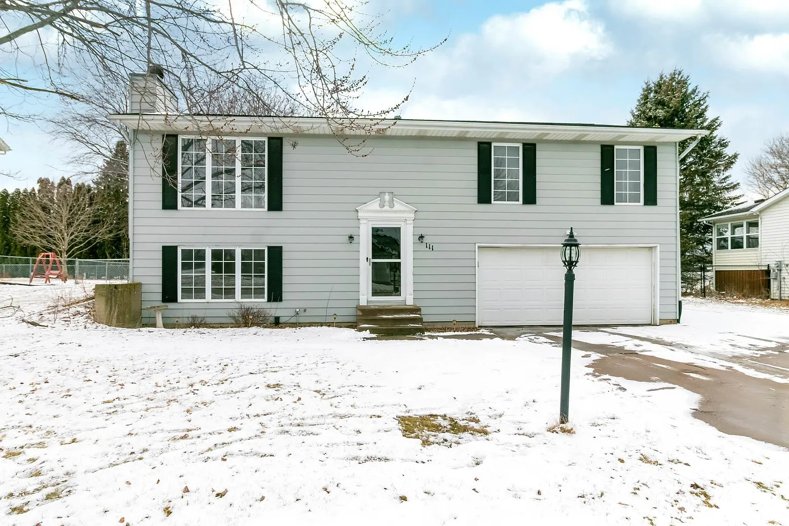 111 Blackhawk Dr photo 1