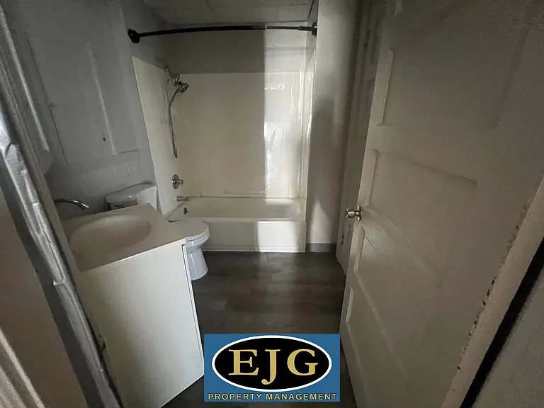 551 Montgomery St #2 — Photo 19