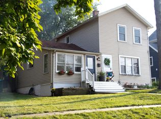 308 E Division St, Lemont, IL 60439