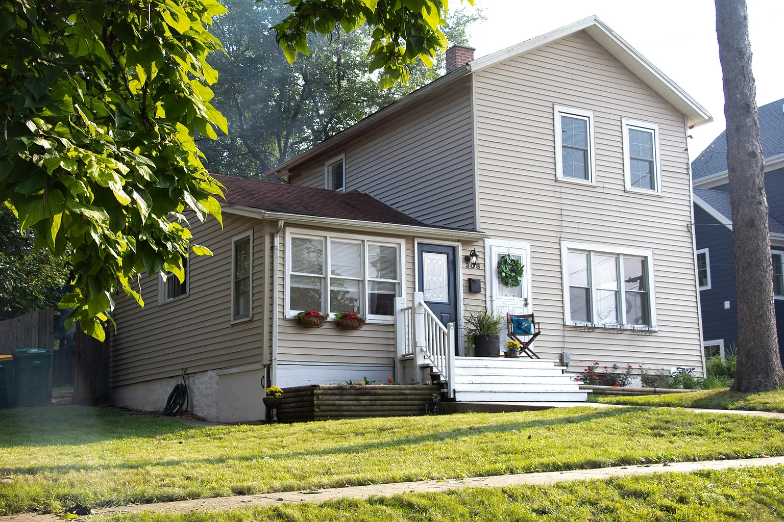 308 E Division St photo 1