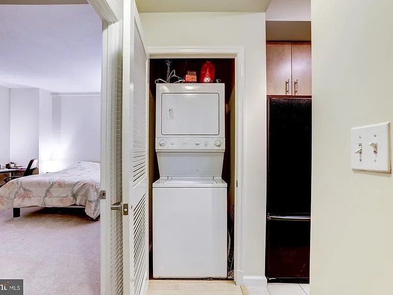 715 6th St NW #205 — Photo 31