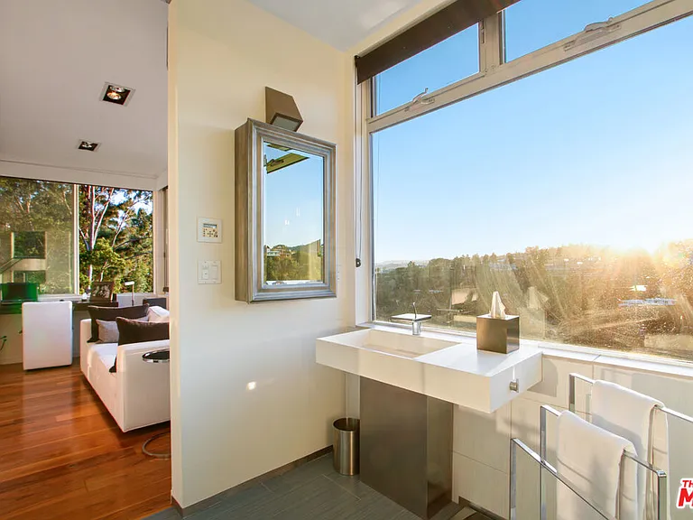 9416 Beverly Crest Dr — Photo 37
