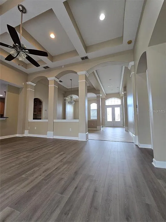 5 bed, 4.0 bath, 3812 sqft, $3,400 — Photo 2