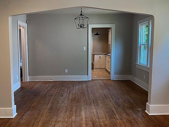 4th image of 466 S Indianapolis Ave