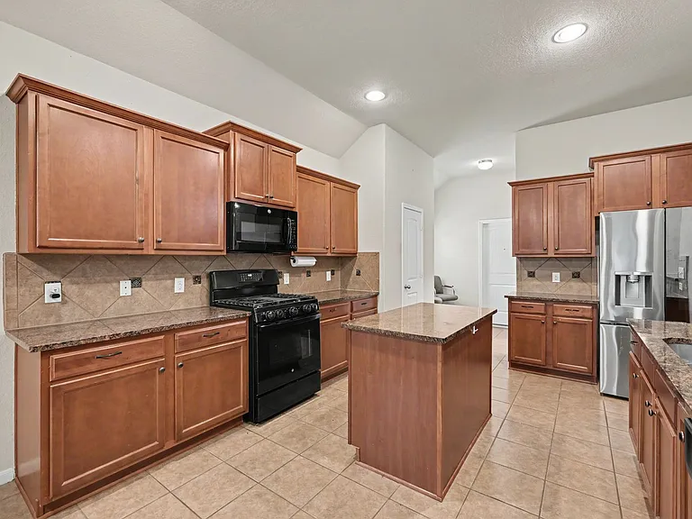 1912 Hill Manor Dr — Photo 12