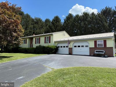 711 W Pine St, Mount Holly Springs, PA, 17065