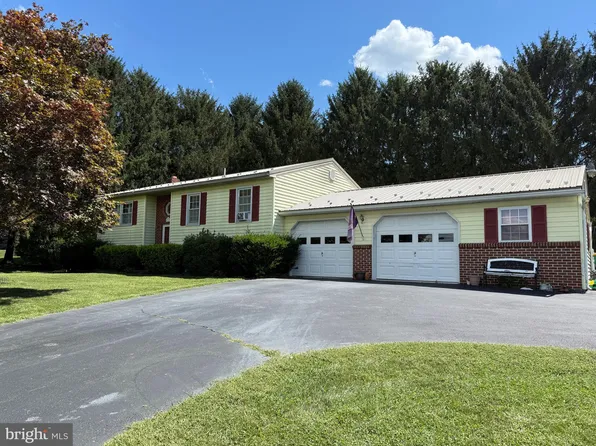 711 W Pine St, Mount Holly Springs, PA 17065