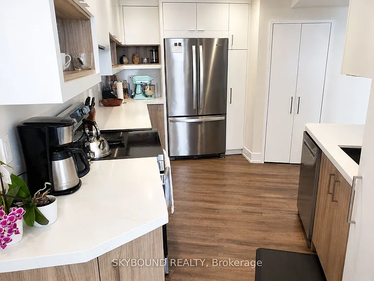 1360 Rathburn Rd E #1705 — Photo 12