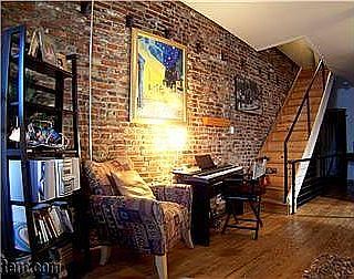Living room from the previous tenant. Furniture not included.
