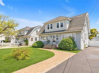 189 Saint Marks Ave, Freeport, NY 11520
