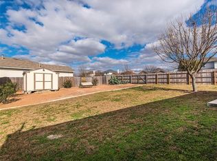 100 Lakemont Dr, Hutto, TX 78634