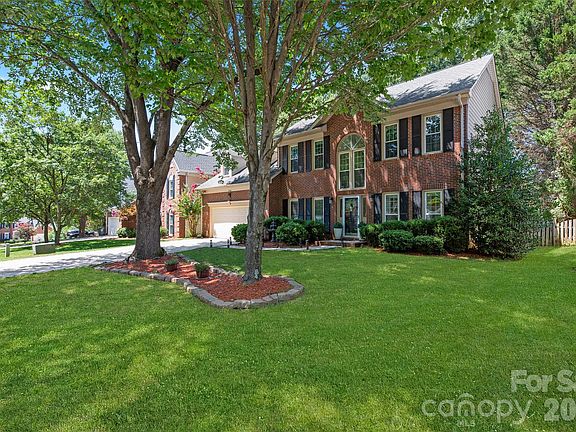 3rd image of 8906 Glade Ct