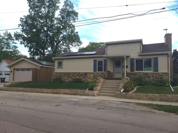 1543 W Hurd St, Freeport, IL 61032