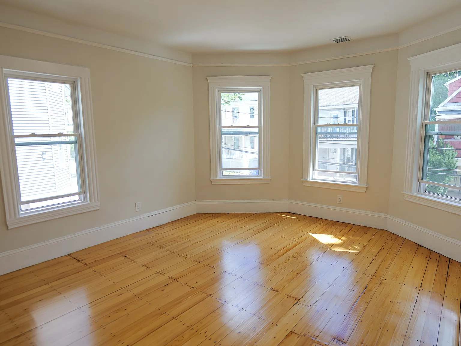 5 bed, 1800 sqft, $950 — Photo 4