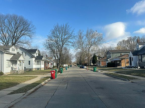 4th image of 22063 Pleasant Ave