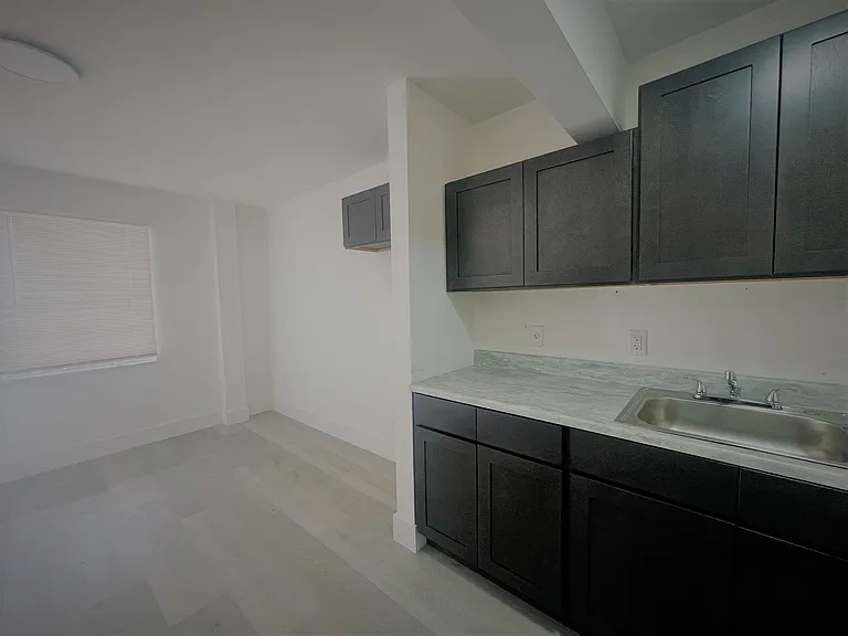St George Apartments — Photo 47