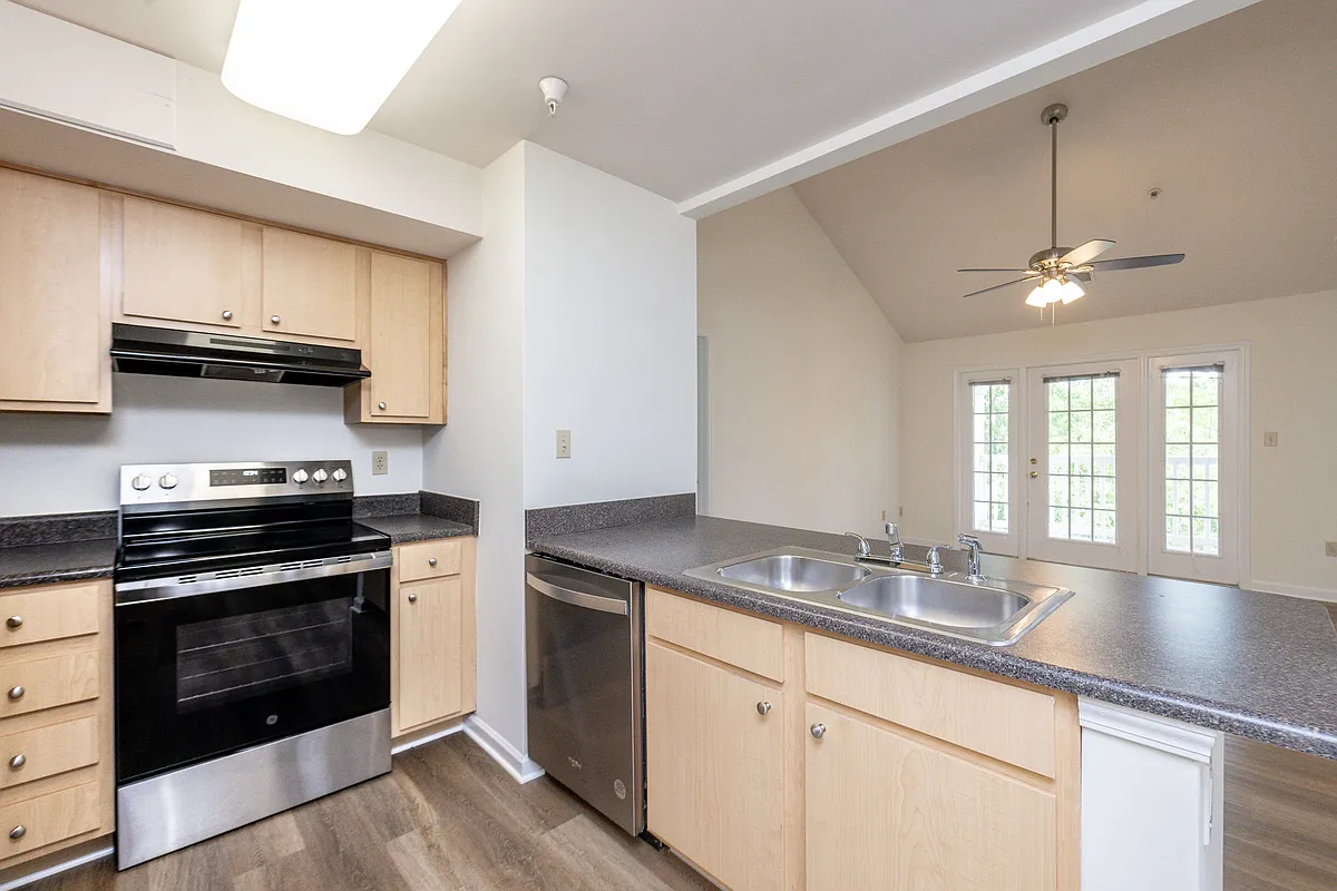 Building Photo - 604 Bristol Village Dr #304
