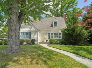9 Meadowbrook Rd, Short Hills, NJ 07078