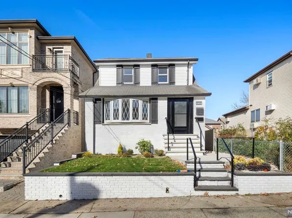 259 8th St, Palisades Park, NJ 07650