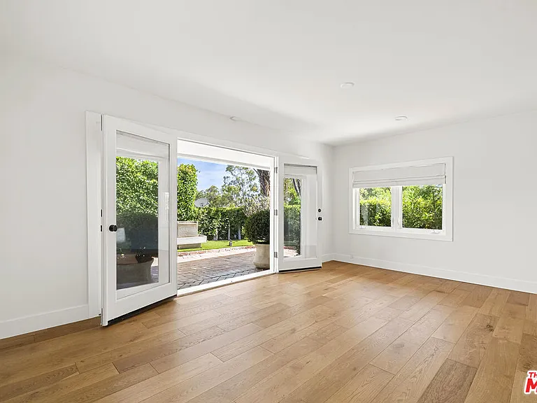 9881 Beverly Grove Dr — Photo 16
