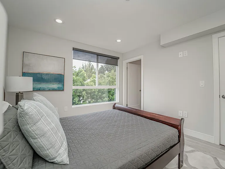 1321 Bates Ave #1323 — Photo 36