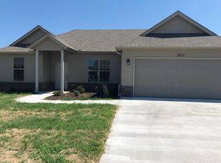 1321 General Parson Dr, Prairie Grove, AR 72753