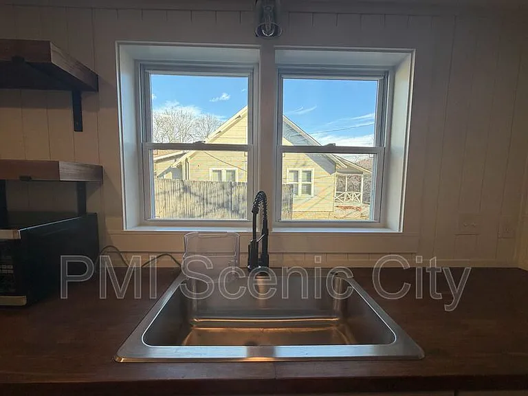 607 Franklin St — Photo 13