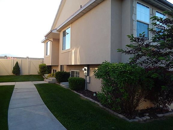 2nd image of 3047 E Somerset Dr