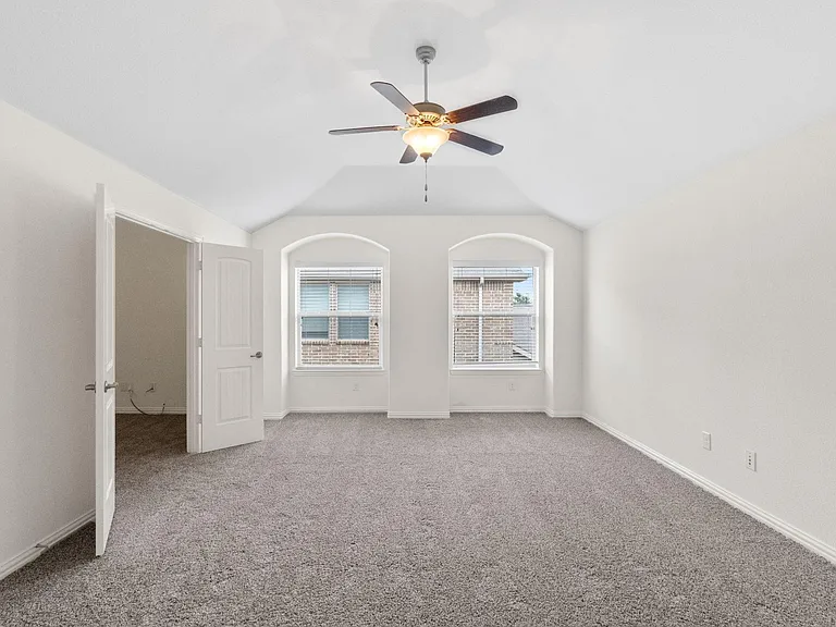 1705 Medina Ln — Photo 19