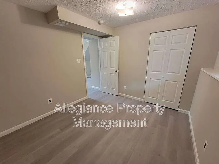 7598 Springfield Hills Dr — Photo 28