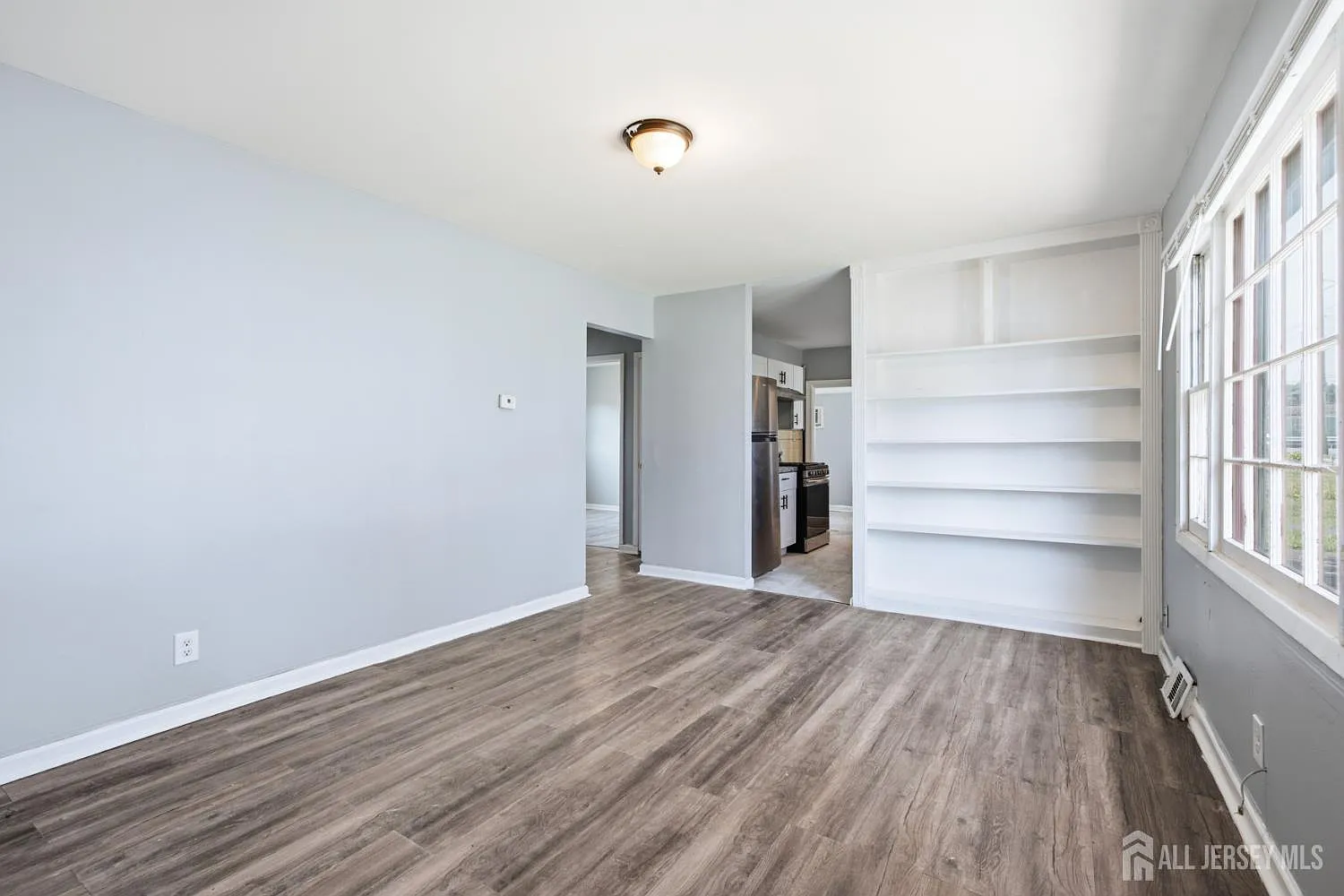 4 bed, 3.0 bath, 1302 sqft, $3,500 — Photo 4