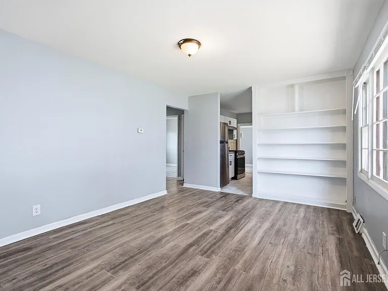 115 N Main St — Photo 4