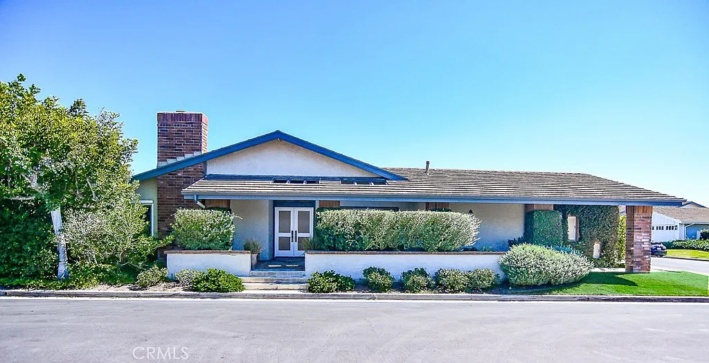 2 bed, 1911 sqft, $11,100 — Photo 2