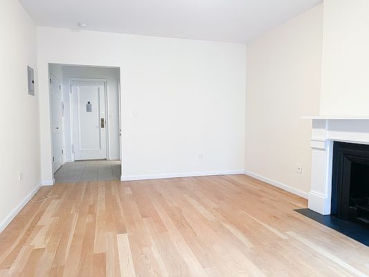 3rd image of 152 E 84th St APT 4C