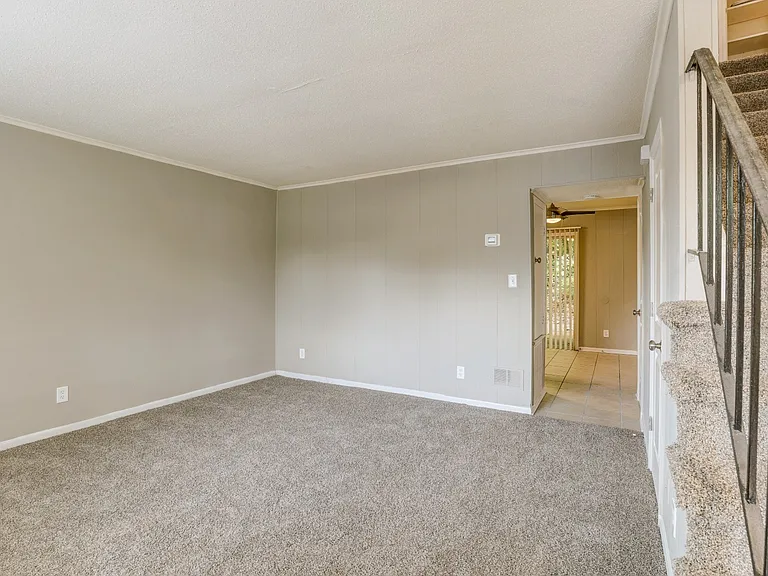 Carriage House — Photo 17