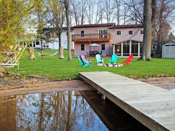 7057 Little Paw Paw Lake Rd, Coloma, MI 49038