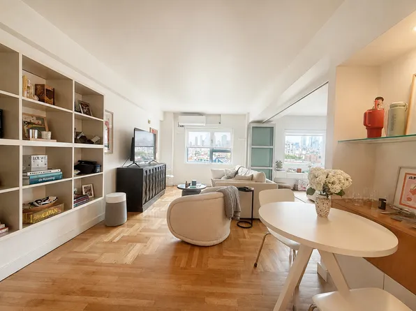 180 W Houston St #9A, New York, NY 10014
