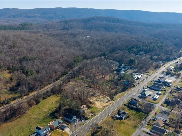 1357 E Main St, Waynesboro, VA 22980